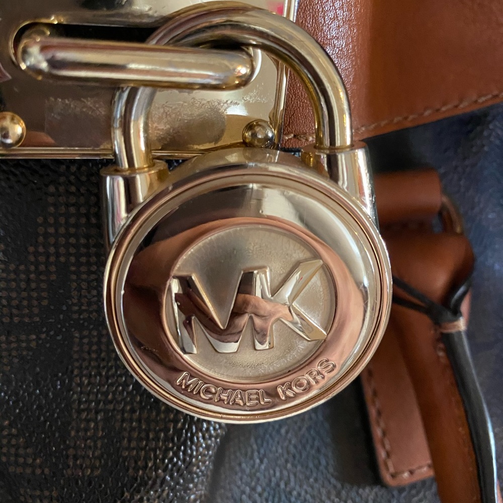 Michael Kors Hamilton Tote - Picture 4 of 9